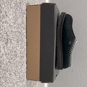 Size 8 women’s Ugg Tasman, very good condition, Comes with box